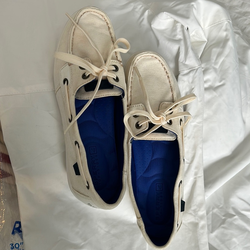 Women’s Cream Sperry Boat Shoes With Soft Insole